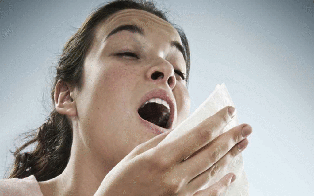ما سبب العطس عند الخروج للشمس؟