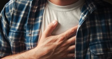أسباب ألم الصدر المفاجئ: التشخيص والعلاج